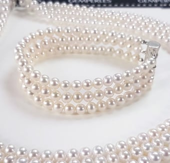 Bracelet 3 rangs de perles Mariage. Triple rangée. 5/5.5mm