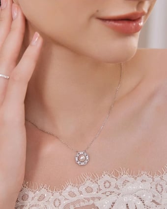 Pendentif Géométria Préciosa - Perle Akoya, Or Blanc, Diamant