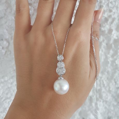 Pendentif de joaillerie en or blanc, diamants et perle d’Australie