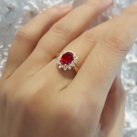 Bague rubis Or jaune. Double pavage diamants. Inspiration florale