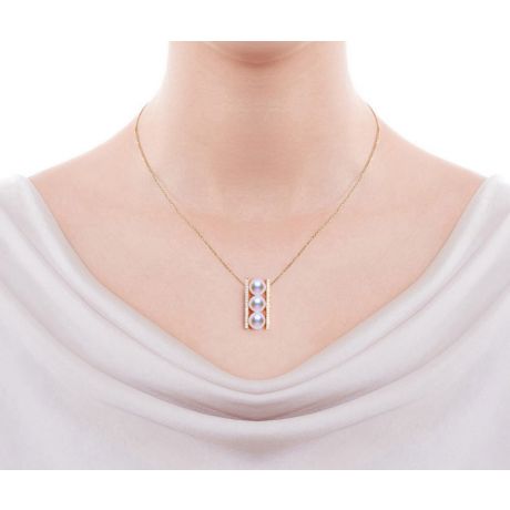 Pendentif 3 perles Akoya. Barettes or jaune sertis diamants. Otohiko