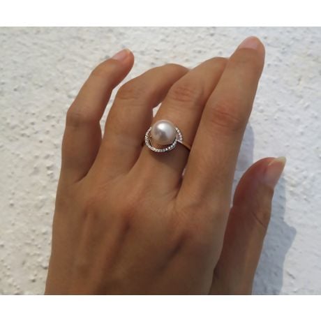 Bague perle d'eau douce blanche - Encerclement d'or blanc et diamants
