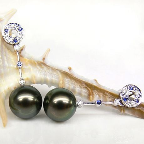 Boucles oreilles - Perles de Tahiti noires - Or blanc, diamants, saphirs