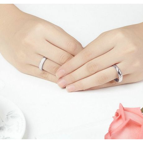 Alliances duo bombées Platine. Sertissage diamants