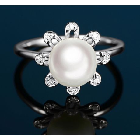 Bague fleur des neiges. Or blanc, pétales de diamants