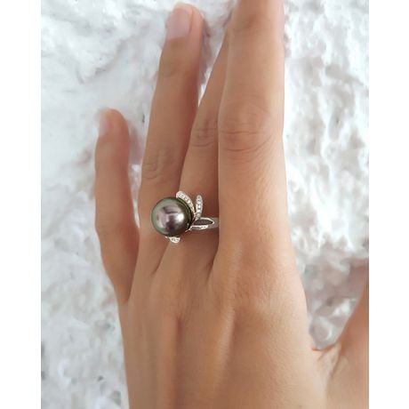 Bague fleur or blanc - Perle de Tahiti - Diamants enchassés aux pétales
