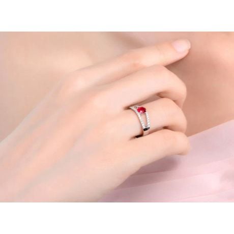 Bague rubis or blanc et diamants sertis