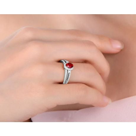 Bague fiançailles rubis or blanc. Diamants