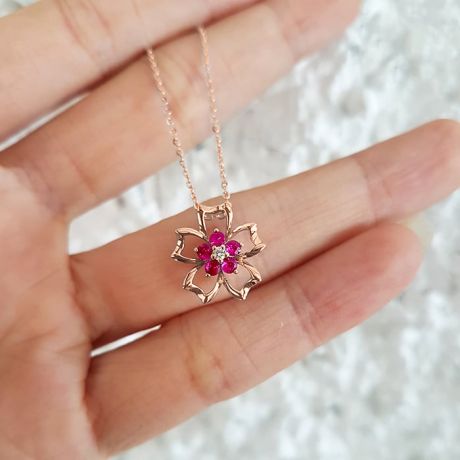 Pendentif fleur 5 feuilles - Or rose 18 carats - Rubis 0.30 ct