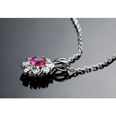 Pendentif fleur rubis diamant en Or blanc