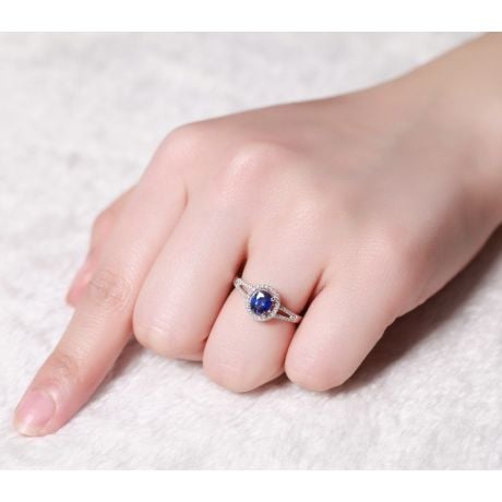 Bague de fiançailles saphir 0.90 carat. Or blanc, Diamants