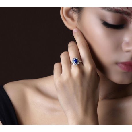 Bague fiancailles fleur saphir et diamants. Solitaire Or blanc
