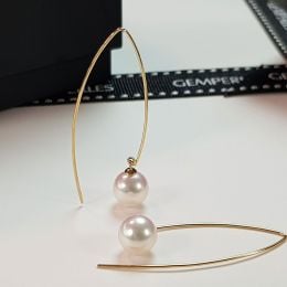 Crochet d'oreille Perle Akoya, Or Jaune. Less is more. Minimaliste