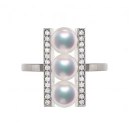 Bague 3 perles Akoya. Monture rail. Or blanc, Diamants