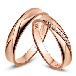 Duo d'alliances prestige. Design en diagonale. Or rose, diam