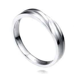 Alliance homme or blanc stylé en diagonale. Diamant clos | Eolas