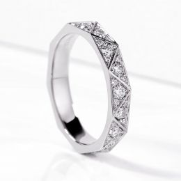 Alliance Triangulaire en Platine PT950 – Quintessence de Luxe