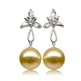 Boucles d'oreilles 3 pétales gold. Perles des mers du Sud or