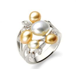 Bague secret flower first en perles d'Australie blanches et