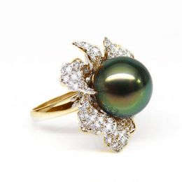 Bague perle de Tahiti - Pétales, fleur pavée de diamants - O