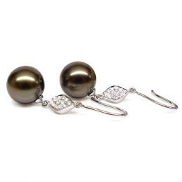 Boucles oreilles - Crochets perles de Tahiti -  Or blanc, diamants pavés