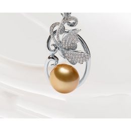 Pendentif papillon perle d'Australie, Or blanc, diamants