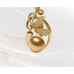 Pendentif papillon perle d'Australie, Or jaune, diamants