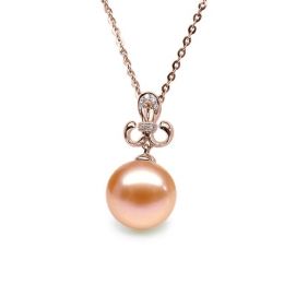 Pendentif Armoiries noblesse. Perle rose 10/10.5 mm, Diamant