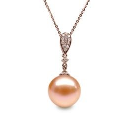 Pendentif Andromède. Perle rose 10/10.5 mm, Diamants, Or ros