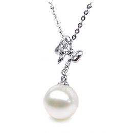 Pendentif en forme de noeuf - or blanc, diamants, perle blanche