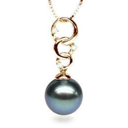 Pendentif Lemnos. 3 anneaux Perle de Tahiti. Or jaune, diamants 