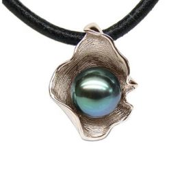 Pendentif polynésien - Perle de Tahiti bleue - Cordon cuir -