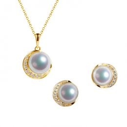 Pendentif et Boucles Hinata. Perles Akoya, Or jaune, diamants.