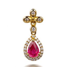 Pendentif croix latine or jaune - Rubis et diamants en pende