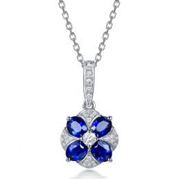Pendentif solitaire fleur bleue. Or blanc, saphirs et diamants