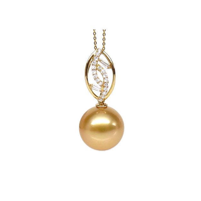 Pendentif Créateur Danylor - Doré Avec Perle Et Motifs Volutes - Bijou D'Occasion - Plaqué Or - Style Romantique