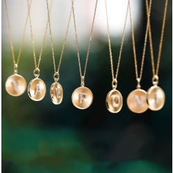 pendentif lettre initiale alphabet