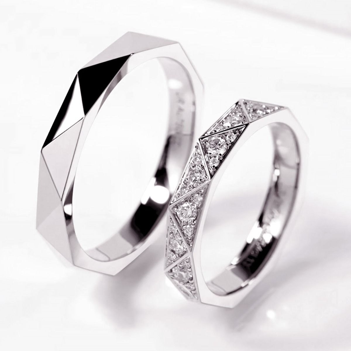 Anello Triangulaire V & I Platino