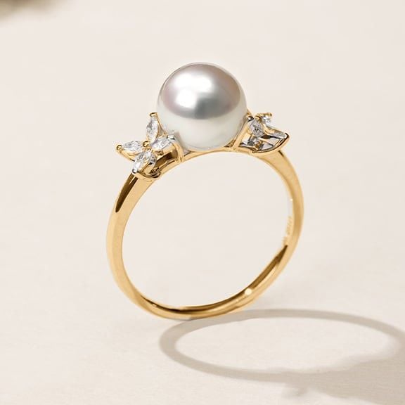 Bague Symphonie perle Akoya, or jaune et diamants
