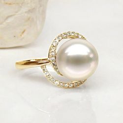 Bague perle d'eau douce rose - Encerclement d'or jaune et diamants