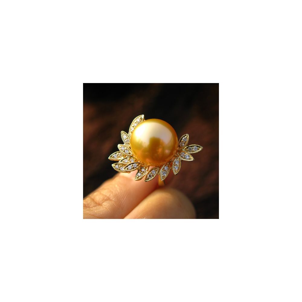 Bague perle australienne - Pétales d'or jaune ajourées, diamants - 6
