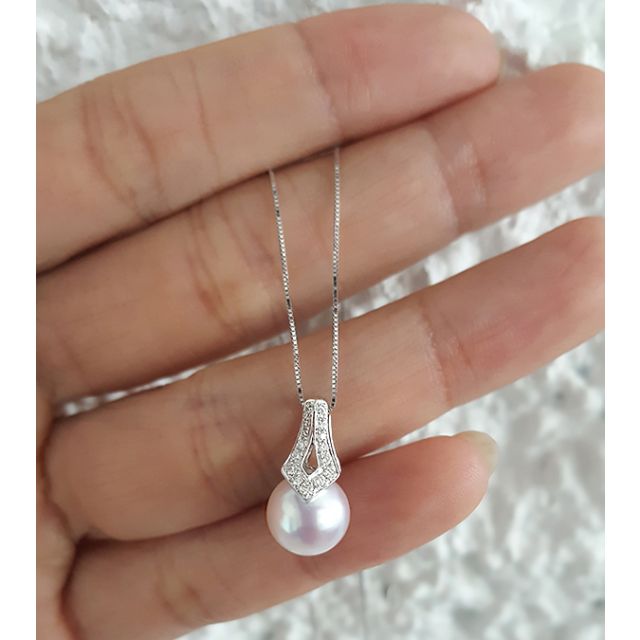 Pendentif et Boucles Michiko. Perles Akoya, Or blanc, diamants