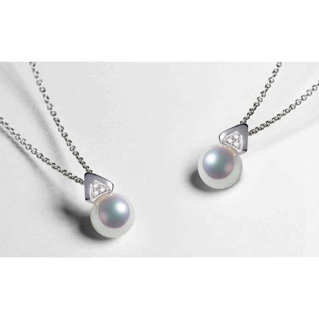 Pendentif triangulaire perle Akoya du Japon, Or blanc et diamants 