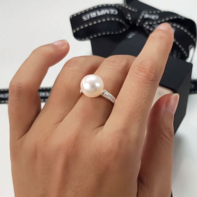 Bague de Perle de Culture Eau Douce blanche, Or blanc Diamants