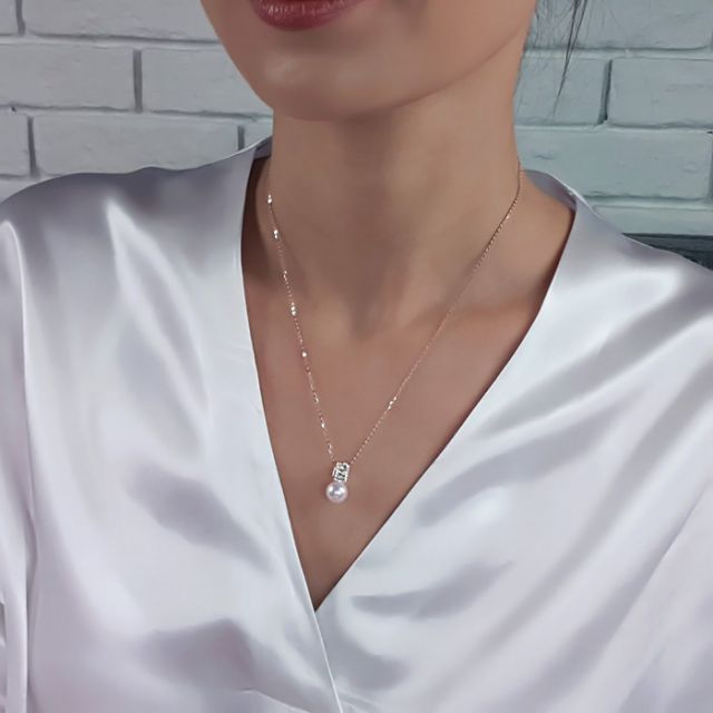 Pendentif Mikiko perle Akoya du Japon. Or blanc, diamants