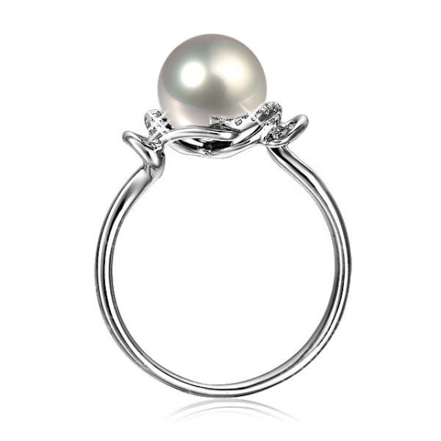 Bague contemporaine perle blanche - Or blanc 750/1000 et diamants