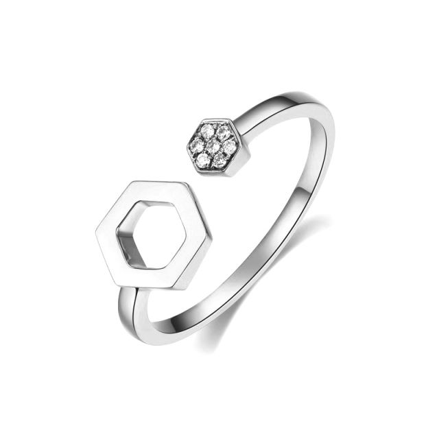 Bague ouverte hexagone. Or blanc 18cts, diamants 0.030ct