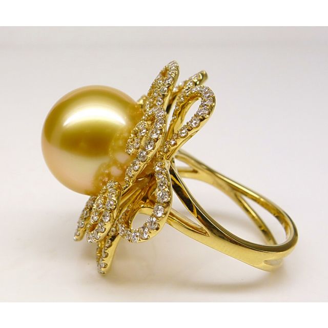 Bague Fleur arabesque perle dorée. Or jaune et diamants