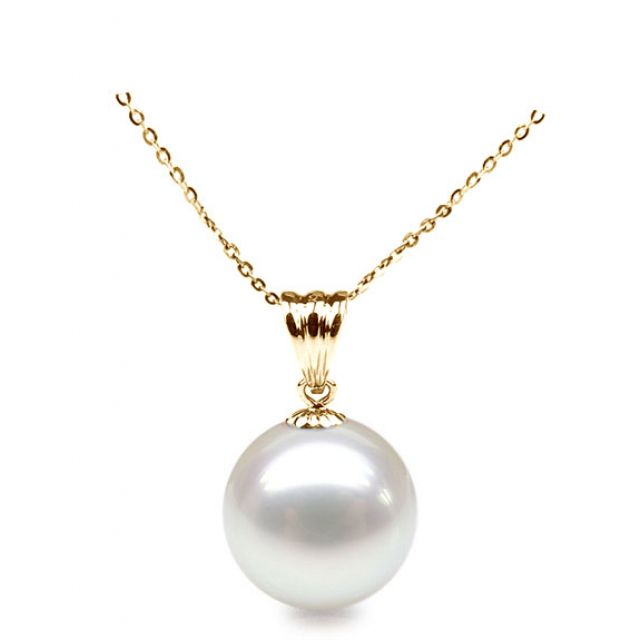 Collier une perle blanche. Pendentif or jaune