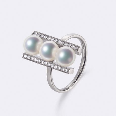Bague 3 perles Akoya. Monture rail. Or blanc, Diamants